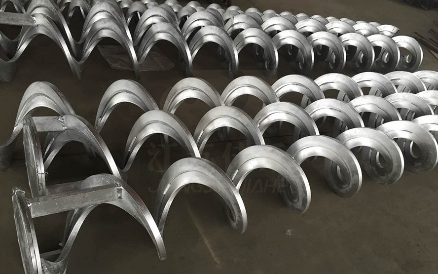 熱纏繞無軸螺旋體不同材質(zhì)：不銹鋼、錳鋼的適用場景及注意事項